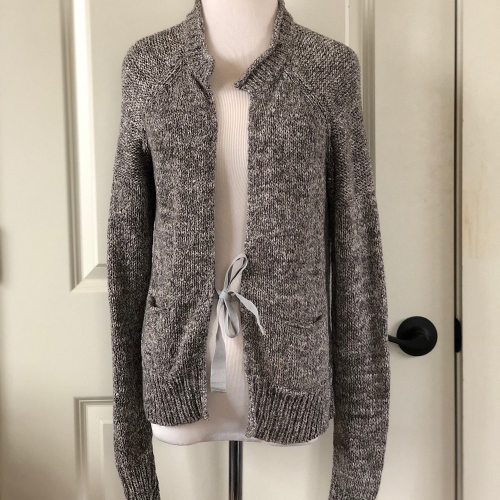 💚Banana Republic Adorable Grey Cardigan